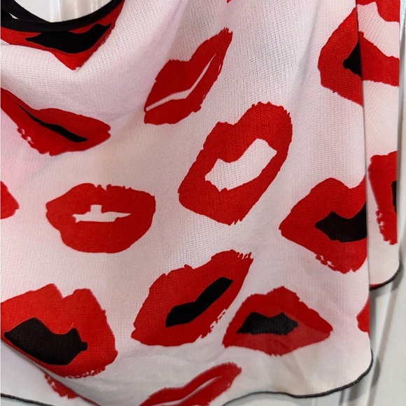 Diamond Supply One Size Lip Pattern Sarong - Picture 2 of 4